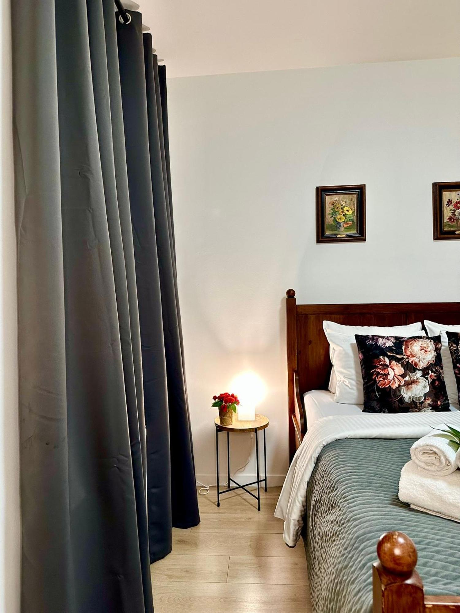 Luxury Suites Centrum By Rikas Hotels Amberes Exterior foto